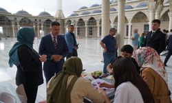 Ebru Sanatı Üniversite Camii Avlusunda Hayat Buldu