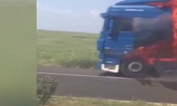 Diyarbakır’da briket yüklü TIR yandı