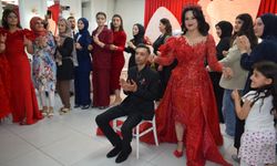 Batman’da Sessiz Aşkın En Güzel Hali: İşitme Engelli Çiftin Kınasında Sessiz Çiftetelli