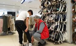 Vakıflar Bölge Müdürlüğü yetim ve muhtaç çocuklara bayramlık giydirdi