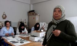 Evde oturmak yerine mozaik sanatçısı oldular