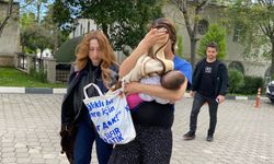 Hırsızlık şüphelisi, kucağında bebeğiyle adliyeye sevk edildi