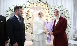 Bakan Göktaş, kendisini sosyal medyadan davet eden gence kız istedi