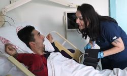 Sibel Hemşire, hastalara sesiyle deva oluyor