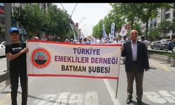 Emekliler, 1 Mayıs'ta İşçilerle beraber yürüdü