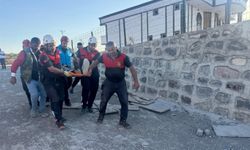 Evin istinat duvarı çöktü: 4 işçi yaralandı
