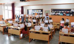 Yaklaşık 20 milyon öğrenci karnesini alarak tatile çıkıyor