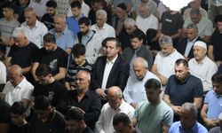 Kurban Bayramı sevinci camilere taştı, kalpler Gazze için attı