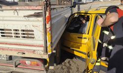 Otomobil transitin altına girdi, genç sürücü yaralandı