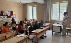 Ekranların Esiri Olmasınlar: Öğretmenlere Teknoloji Bağımlılığı Eğitimi