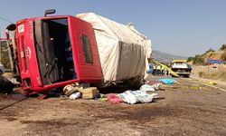 Kamyonet ile otomobil çarpıştı: 1 ölü, 5 yaralı
