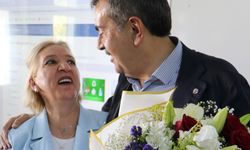 Bakan Tekin'den sınıf öğretmenine sürpriz doğum günü kutlaması