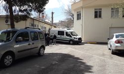 Kapısı kilitli odada ölü bulunan anne ve kızının cenazeleri teslim edildi