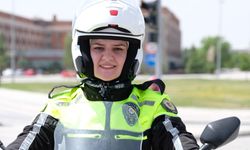 Polis Safiye, tutkusu motosikletle trafik güvenliğini sağlıyor