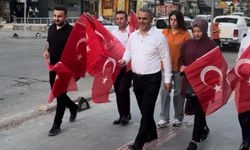 Başkan Şansi'den Esnafa Bayrak Dağıtımı