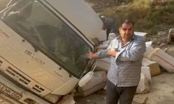 Saman Yüklü Kamyon Devrildi: Sürücü Saatlerce Yardım Bekledi