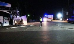 Yolcu otobüsü oto yıkamaya daldı: 8 yaralı