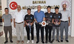 Başarılı Öğrenciler İl Müdürünü Ziyaret Etti