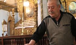 834 yıllık Ermeni kilisesinde 22 yıldır zangoçluk yapıyor