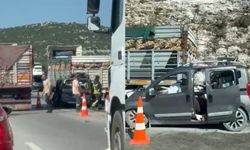 Hafif ticari araç tıra çarptı: Aynı aileden 5 ölü