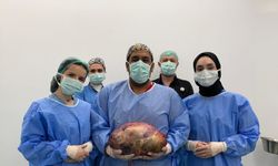 Karnından 10 kiloluk kitle çıkarıldı