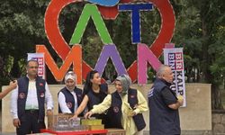 Kavurucu Sıcaklara Karşı Soğuk Limonata ve Su Dağıtımı