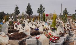 MEZARLIKLARDA DEFİN, TEMİZLİK VE BAKIM ÇALIŞMALARI YÜRÜTÜLÜYOR