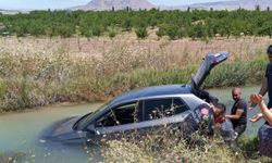 Otomobil dereye uçtu: 2 yaralı