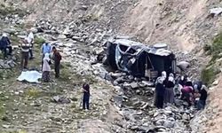 Kamyonet şarampole devrildi: 1 ölü, 5 yaralı