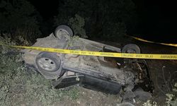 Otomobil şarampole devrildi: 1 ölü, 2 yaralı