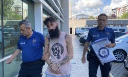 Yeğeniyle sevgili olduğu için kapısına geleni bıçakladı