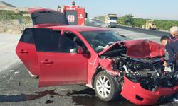 Tır ile otomobil çarpıştı: 4 yaralı