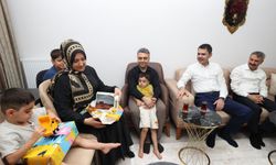 Bakan Kurum, depremzede aileyi ziyaret etti
