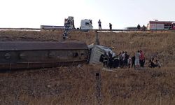 Devrilen tankerin şoförü yaralandı