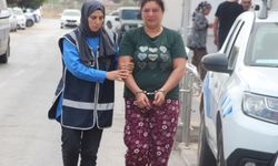 Kızına, kendilerini terk eden babasının fotoğrafını tabletin ekranına koyunca saldırmış