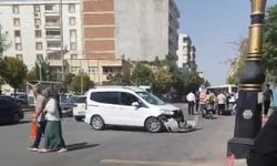 Siirt’te hafif ticari araç motosikletlilere çarptı: 2 yaralı