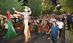 Batman’da Festival Coşkusu Kortej Yürüyüşüyle Başladı