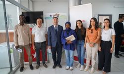 Rektör Demir Yeni Kayıt Yaptıran Öğrencilerle Buluştu