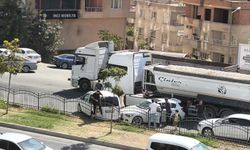 Mucur Yüklü Tır İki Otomobile Çarptı
