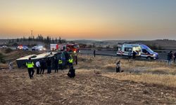 Yolcu otobüsü devrildi: 27 yaralı