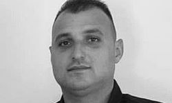 Denizi seyrederken kayalıklara düşüp öldü