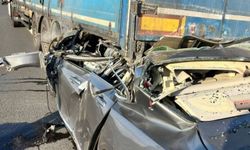 Otomobil tıra arkadan çarptı, sürücü hayatını kaybetti