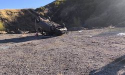 Hafif ticari araç takla attı: 5 yaralı