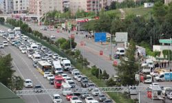 Dikkat dağıtan alışkanlıklar trafikte kazalara davetiye çıkarıyor