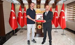 Vakıflar Genel Müdürü Vali Ekrem Canalp’i Ziyaret Etti