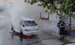 Park Halindeki Minibüs Alev Alev Yandı