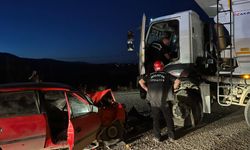 Kamyon ile çarpışan otomobilin sürücüsü hayatını kaybetti