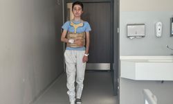 2 seanslık ameliyat ile skolyozdan kurtuldu