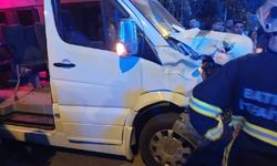 Kamyon okul servisi ile çarpıştı: 1 yaralı