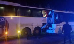 Servis otobüsü ile yolcu otobüsü çarpıştı: 13 yaralı